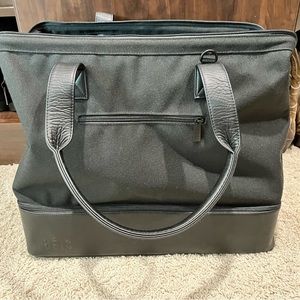 Beis Weekender in black